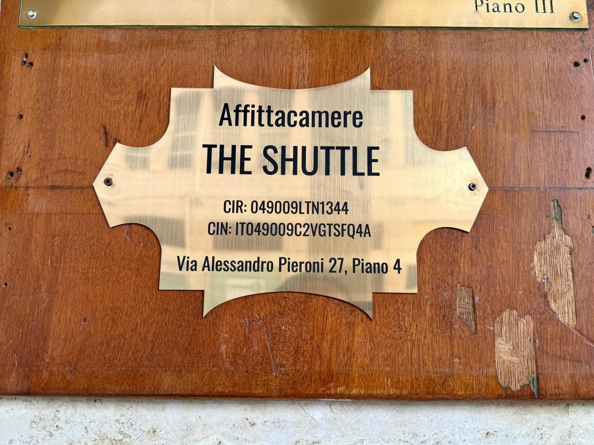 Affittacamere The Shuttle Ливорно Экстерьер фото